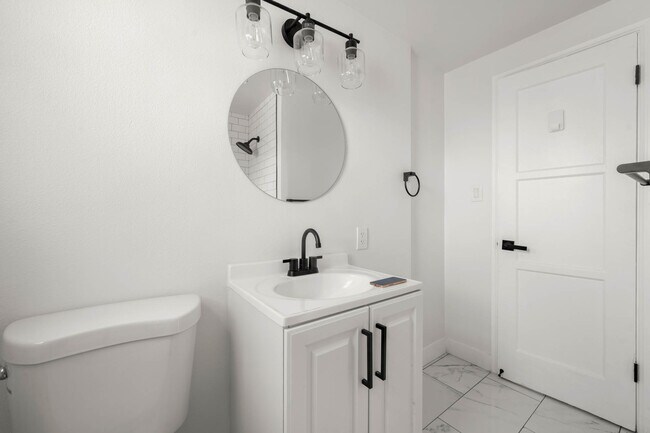 Building Photo - 8819.5 Belford Ave