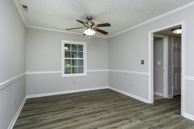 Building Photo - Spacious 3BR/2.5BA with Fenced Yard & Attached Garage in Piedmont $1,850/mo rent