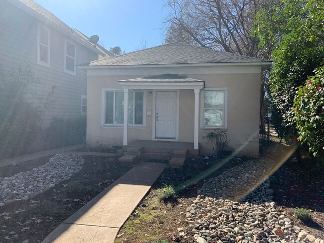 Building Photo - MOVE-IN SPECIAL!!!!  $500 OFF OF THE 1ST MONTHS RENT Charming 3-Bedroom Home for Rent - Please re...