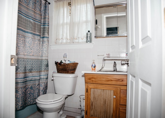 Building Photo - 506 Circle Dr