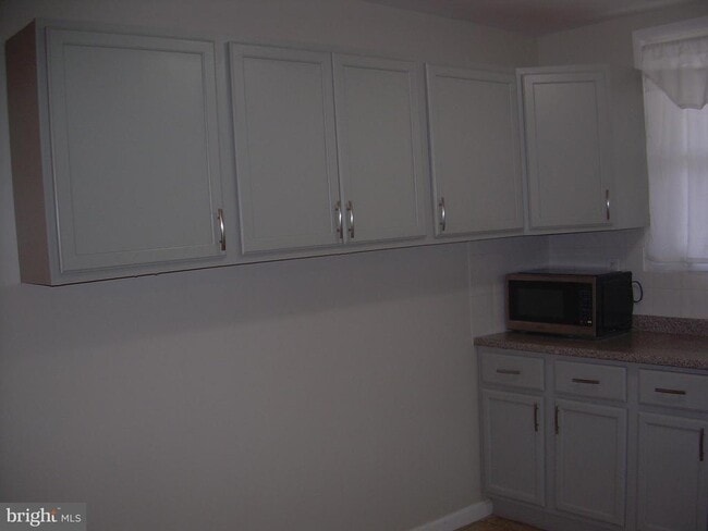 Building Photo - 996 Anchor St