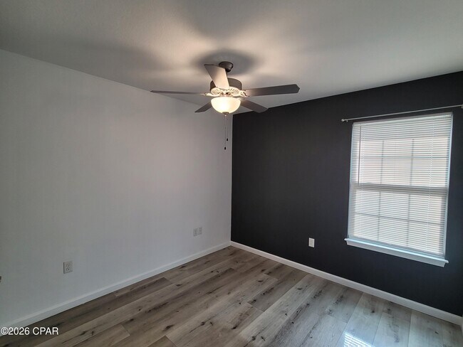 Building Photo - 3326 10 Acre Rd