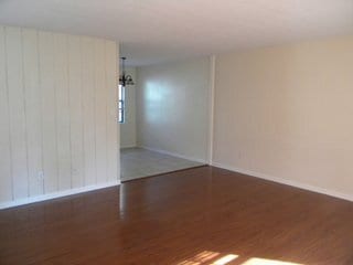 Building Photo - 1604 Carolwood Ct