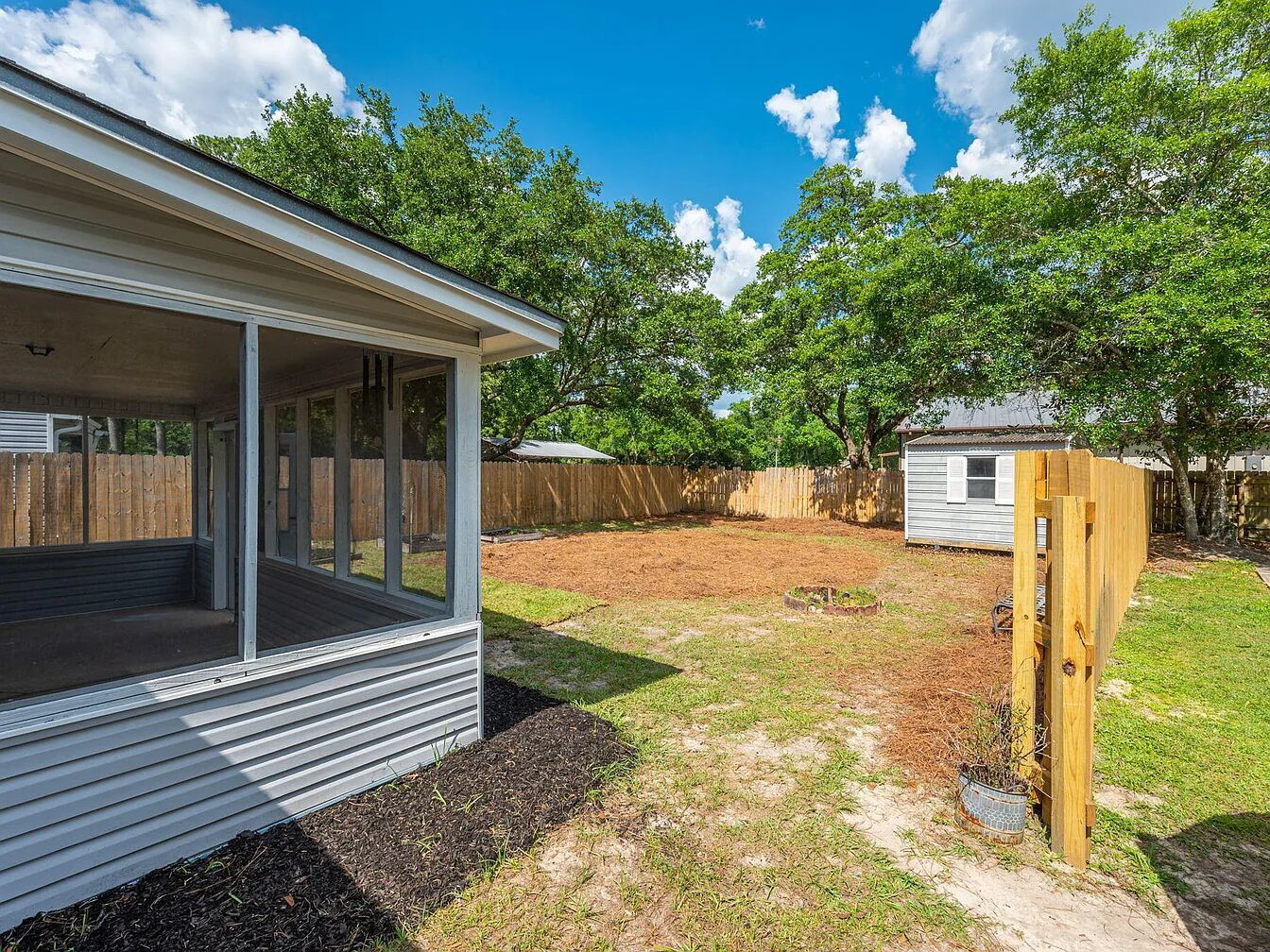 Building Photo - 1053 Emerald Ln