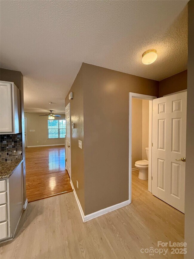 Building Photo - 10879 Holly Ridge Blvd