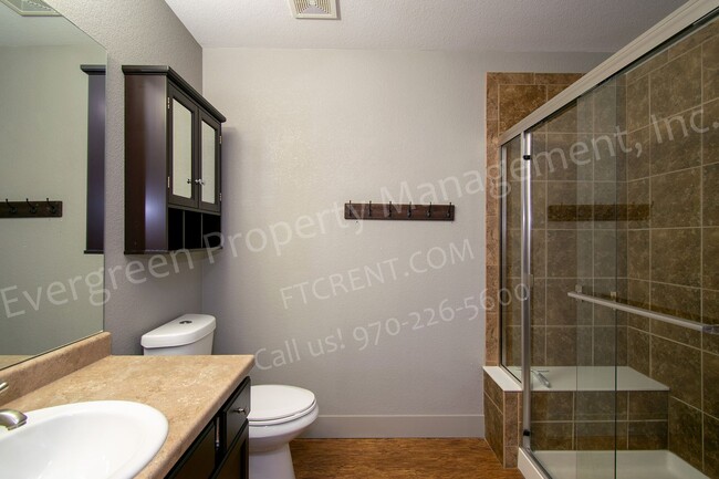 Building Photo - 2 bedroom, 2 bathroom condo in prime locat...