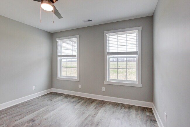 Building Photo - 127 Riverbend Dr