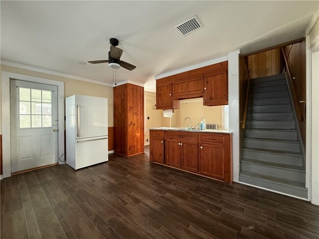 Building Photo - 23 Burton St