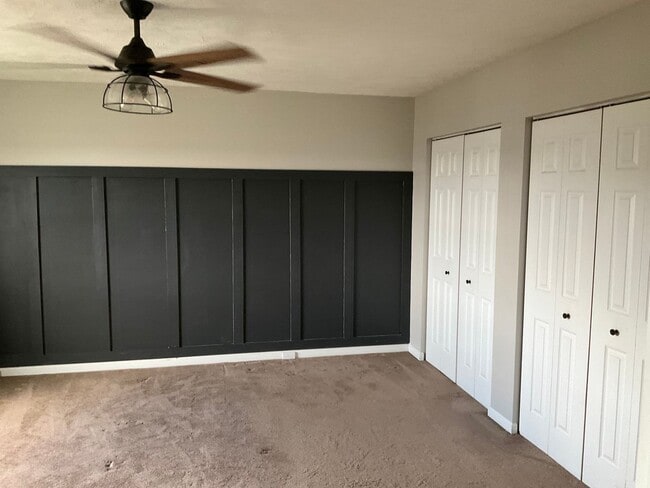 Building Photo - Large 3 Bedroom 2.5 bath townhome with additional finished room.