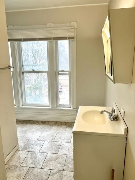 Building Photo - 674 St Charles St