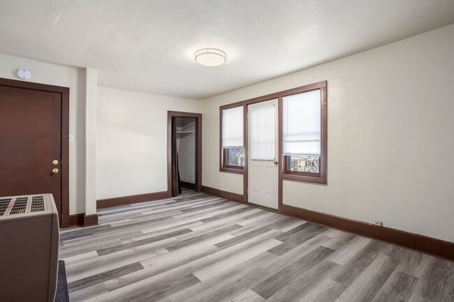 Building Photo - 811 12th Ave