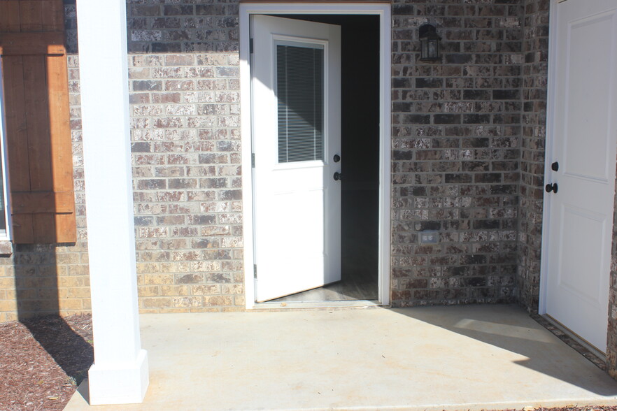 Covered Patio - 1120 Bluegrass Rd