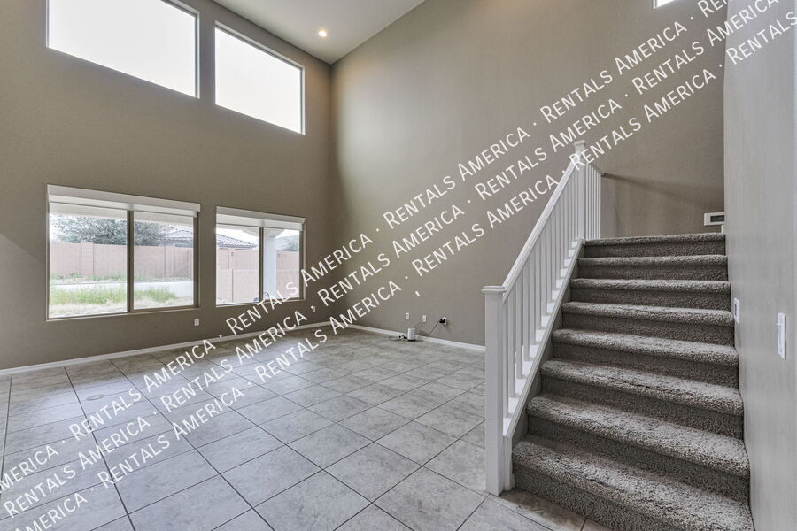 Building Photo - 11042 E Lone Pine Pl