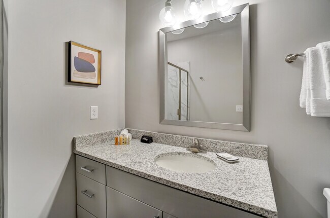 Building Photo - 2875 Olentangy River Rd