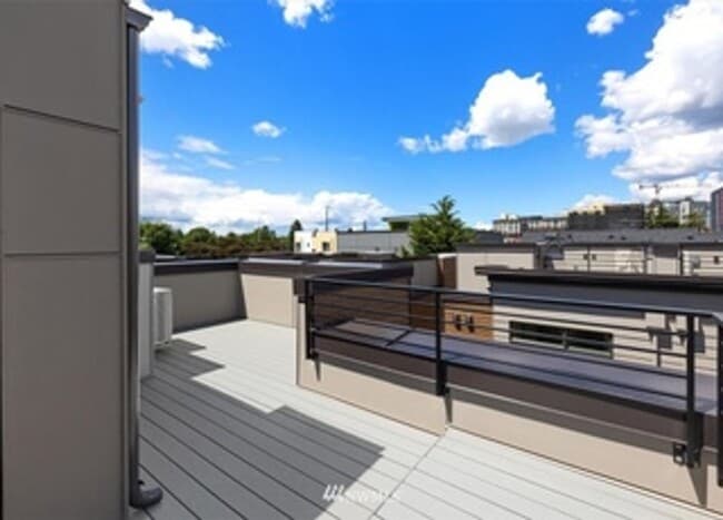 Building Photo - Greenlake 2bed / 2bath Townhouse
