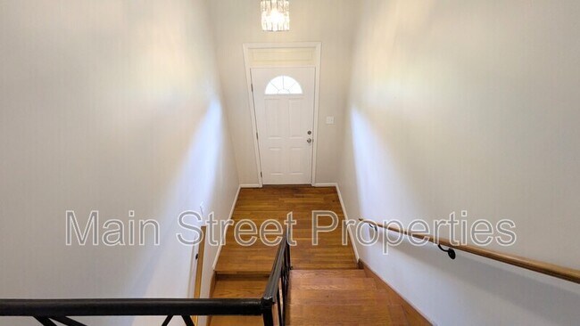 Building Photo - 2117 Pullman Cir