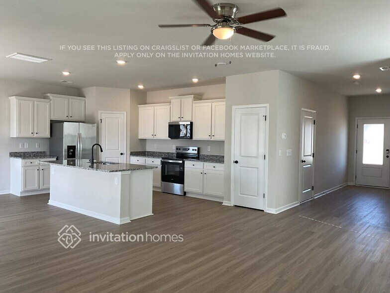 Building Photo - 3363 Fox Hall Dr