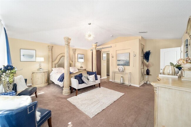Building Photo - Private Oasis in the Heart of Alachua