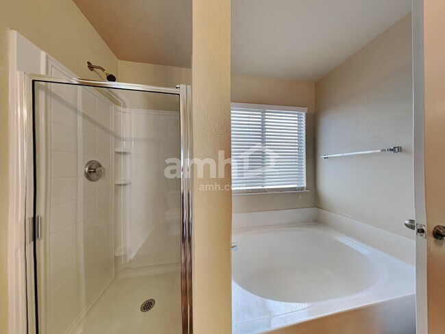 Building Photo - 114 Fontana Albero