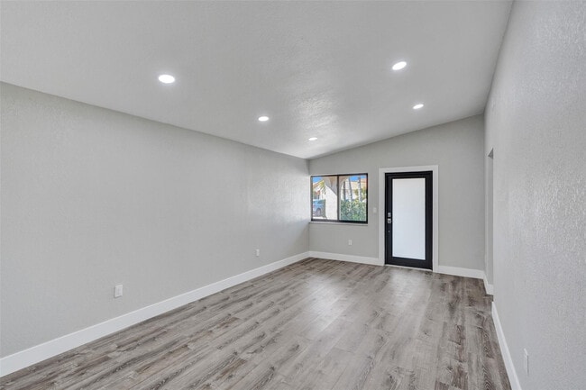 Building Photo - 2614 W 65th St