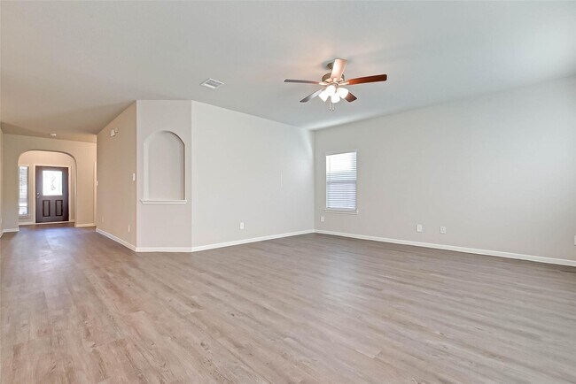 Building Photo - 983 Golden Willow Ln