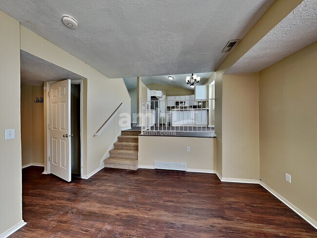 Building Photo - 5870 S Clear Vista Dr