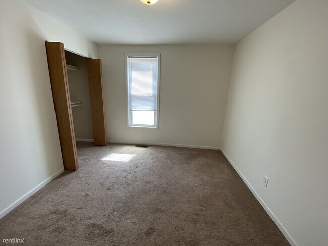 Building Photo - 2 br, 1.5 bath Duplex - 111 S Linden St Apt 2