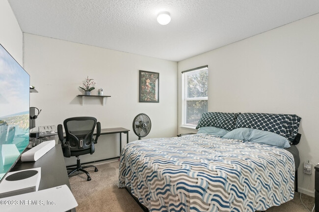 Building Photo - 3315 Ridgeview Dr