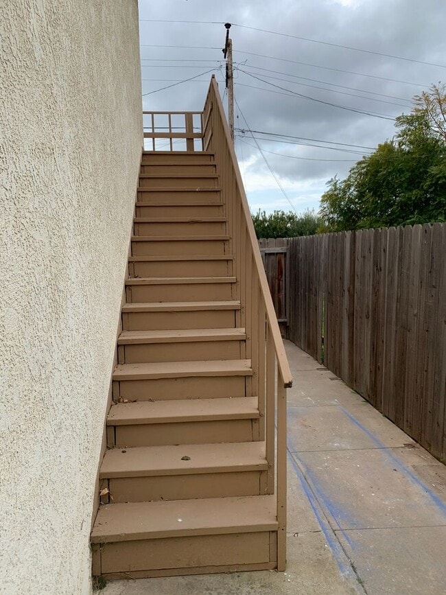 Building Photo - 2-Bedroom Home with Balcony in Orcutt – Pe...