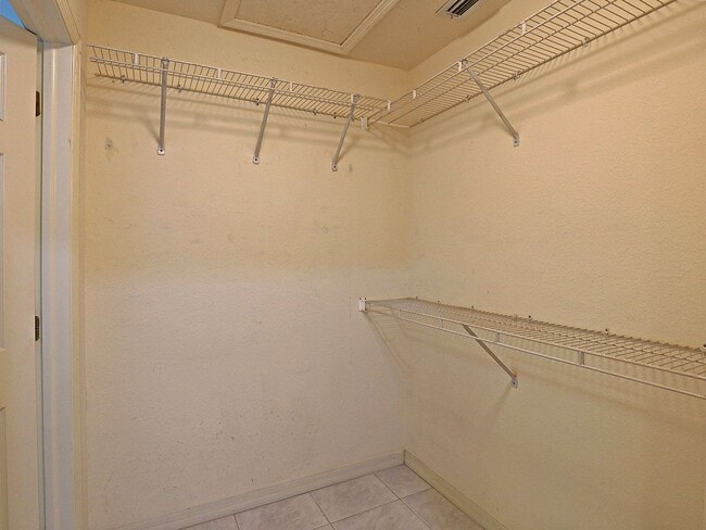 Building Photo - 5264 Cedarbend Dr