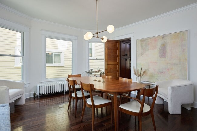 Building Photo - Sunny, Spacious, & Spectacular