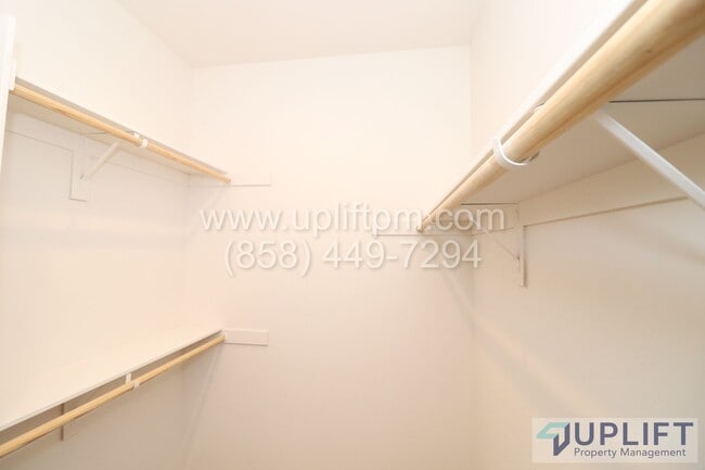 Building Photo - 3 Bed, 2 Bath House, 1200 SqFt.  RECENT BUILD