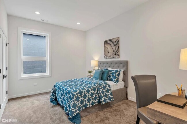 Building Photo - 5434 S Michigan Ave