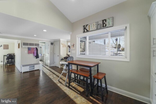 Building Photo - 38 Vine Way