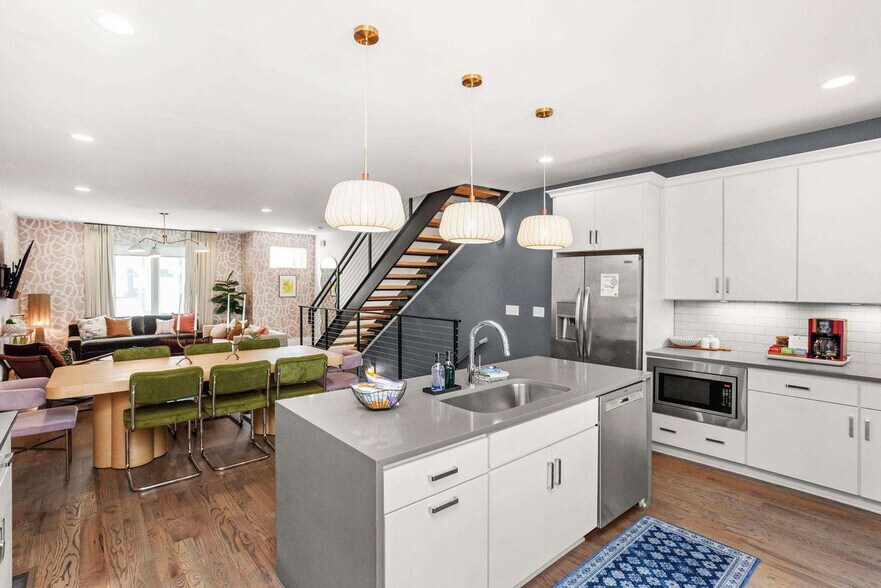 Building Photo - 774 E Argyle Ave