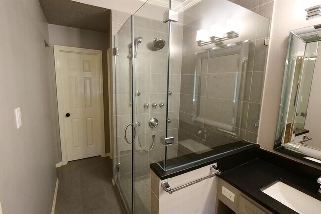 Building Photo - 4914 Maxie St