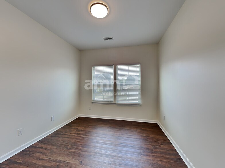 Building Photo - 252 Thames Valley Dr