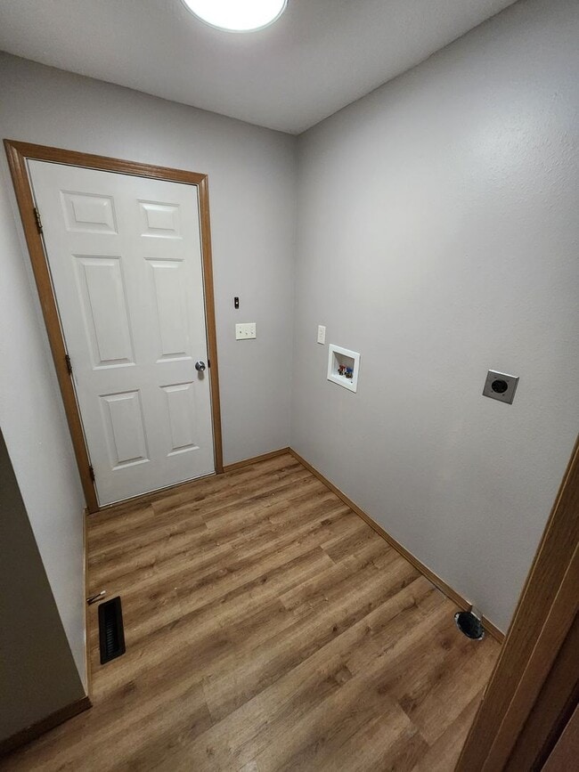 Building Photo - 3868 S Timbercreek Ave