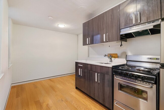 Primary Photo - 5 N Margin St