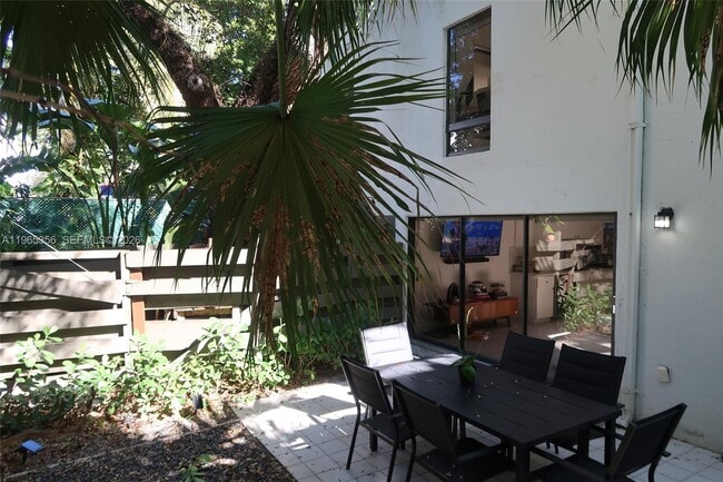 Building Photo - 3034 SW 27th Ave