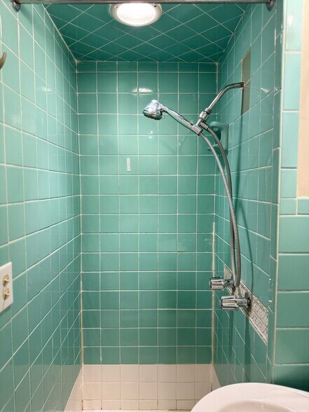 Building Photo - 616 SE 3rd St