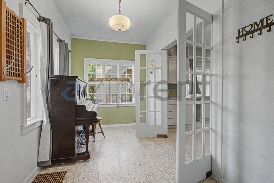 Building Photo - Unit