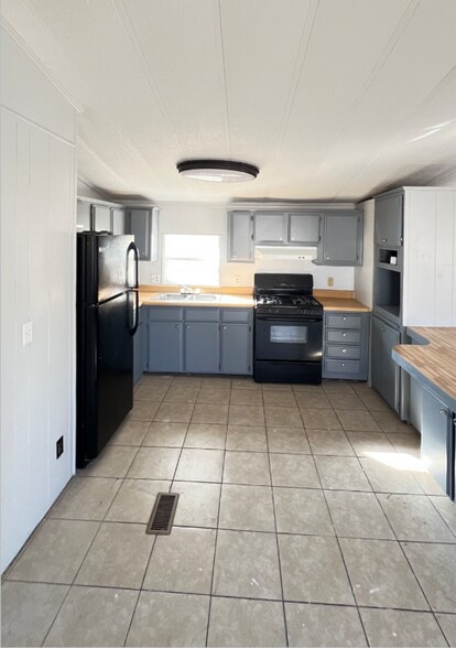 Building Photo - 6345 N Dona Ana Rd
