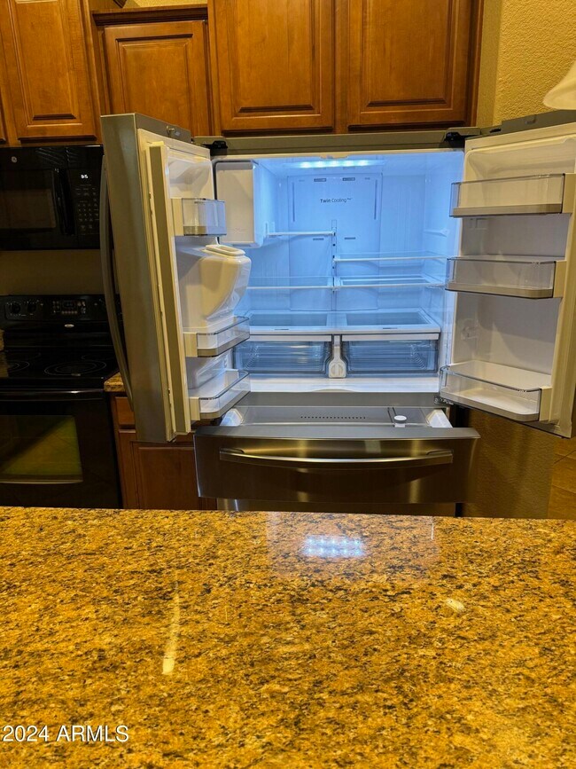 Building Photo - 7206 N 88th Ln