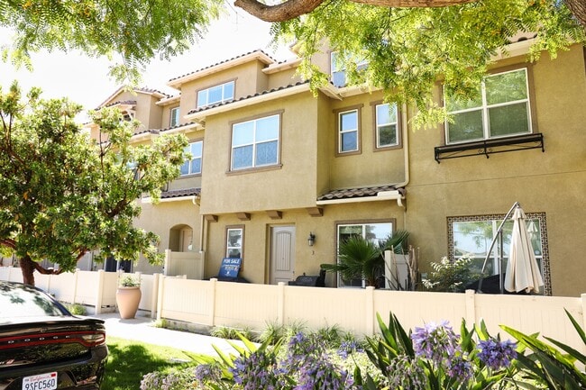 Primary Photo - 1367 Santa Diana Rd