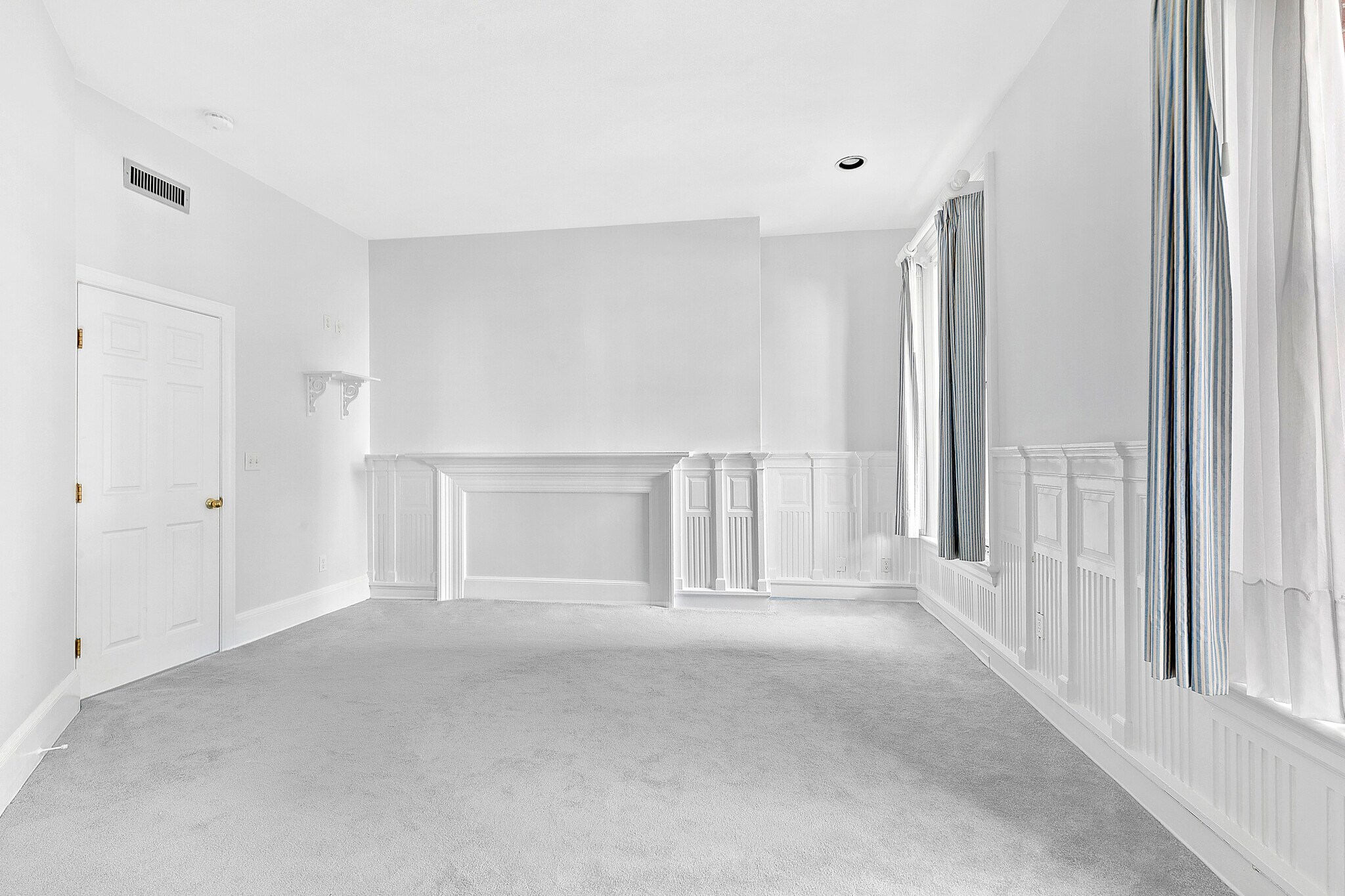 Building Photo - 403 Marlborough St