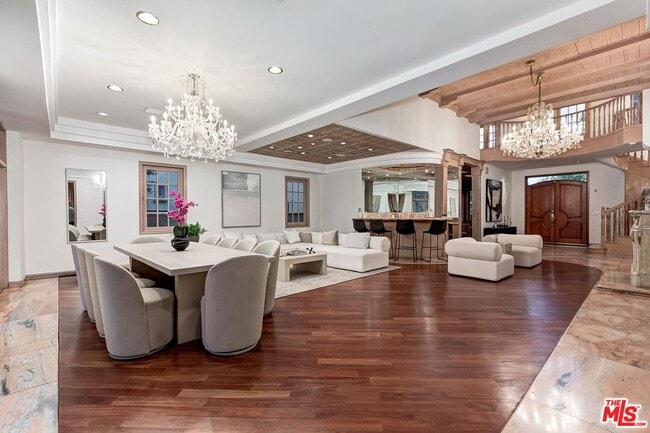 Building Photo - 133 S Swall Dr