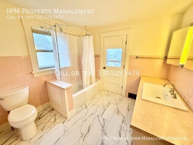 Building Photo - 1208 19th St NW