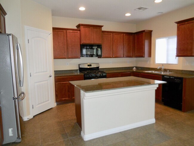 Building Photo - Spacious House w/Tons of Storage,Tile & Wo...