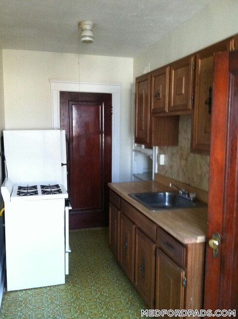 Building Photo - 53 Fellsway W